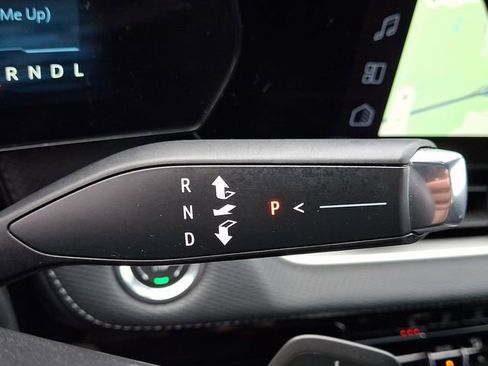 Used 2025 Chevrolet Equinox LT AWD/4WD image 14