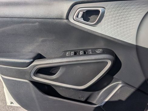 Used 2020 Kia Soul LX FWD image 21