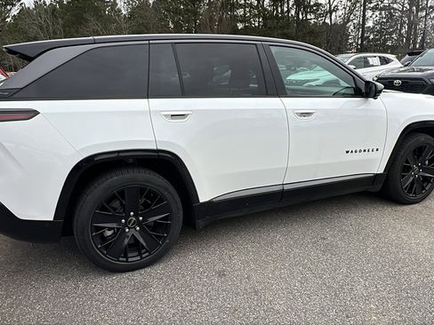 Used 2024 Jeep Wagoneer Launch Edition image 8