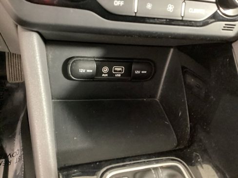 Used 2018 Kia Niro EX image 24