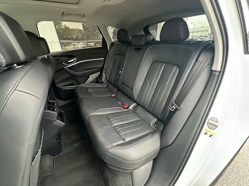 Used 2024 Audi Q8 e-tron Premium Plus w/ Premium Plus Package image 29