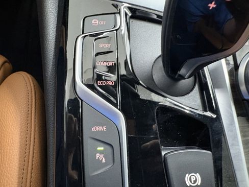 Used 2019 BMW 530e w/ Convenience Package image 24