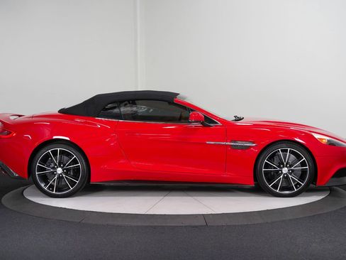 Used 2014 Aston Martin Vanquish Volante RWD image 9