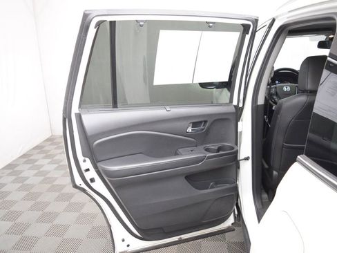 Used 2018 Honda Pilot Elite image 11