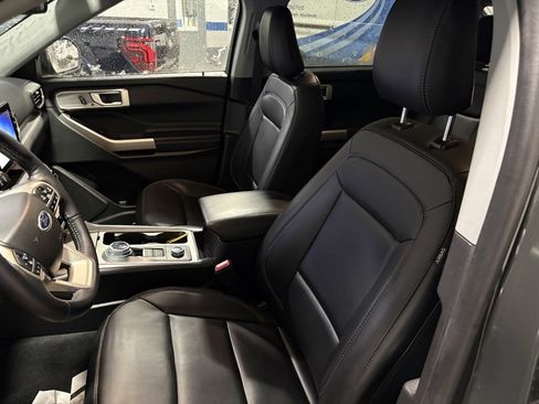 Used 2023 Ford Explorer XLT w/ Equipment Group 202A image 10