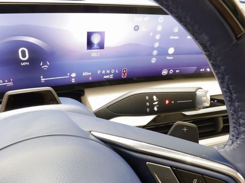 Used 2025 Buick Enclave Avenir w/ Super Cruise Package image 13