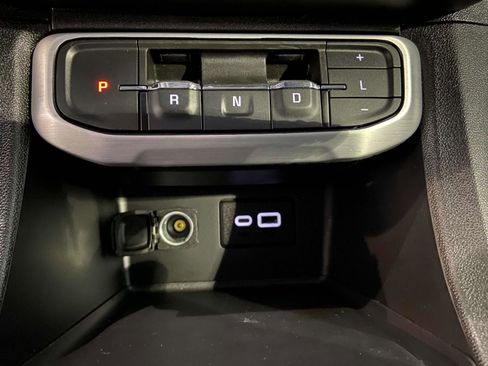 Used 2023 GMC Acadia SLE image 13