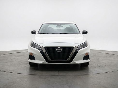 Used 2025 Nissan Altima 2.5 SV image 2