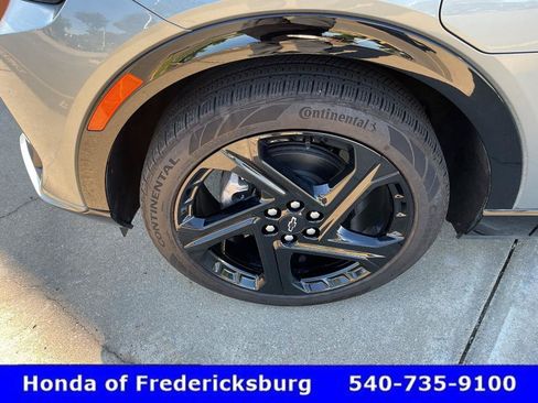 Used 2024 Chevrolet Equinox EV RS FWD image 9