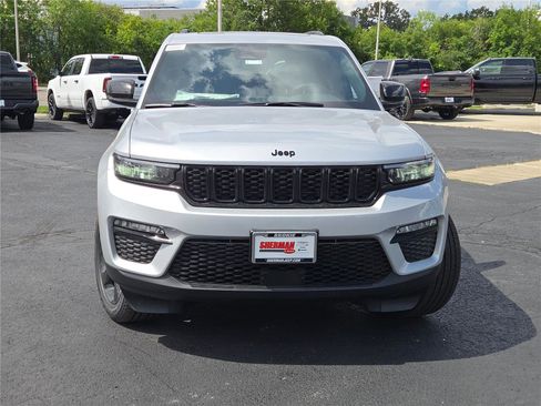 New 2025 Jeep Grand Cherokee Limited w/ Black Appearance Package image 3