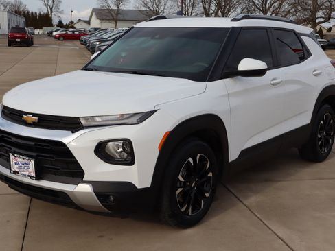 Used 2023 Chevrolet TrailBlazer LT image 2