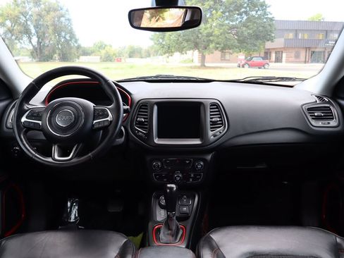 Used 2018 Jeep Compass Trailhawk AWD/4WD image 16
