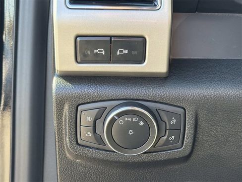 Used 2021 Ford F250 Lariat image 19