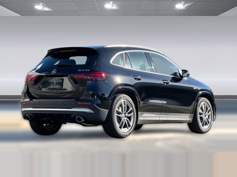 New 2026 Mercedes-Benz GLA 35 AMG 4MATIC image 9