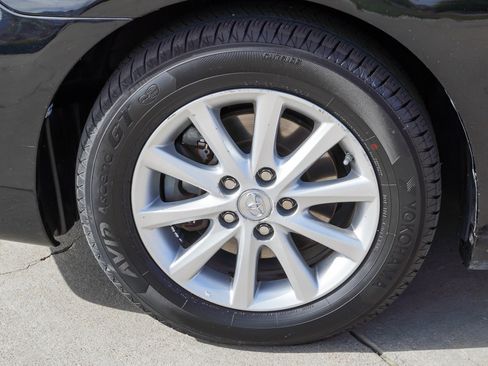 Used 2011 Toyota Camry XLE w/ SE/XLE Extra-Value Pkg FWD image 12