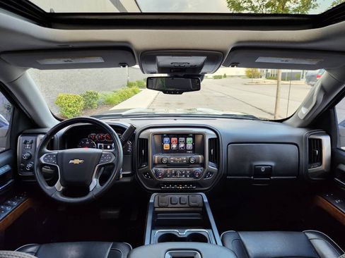 Used 2017 Chevrolet Silverado 1500 High Country AWD/4WD image 7