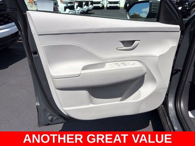 Used 2025 Hyundai Kona SEL FWD image 12