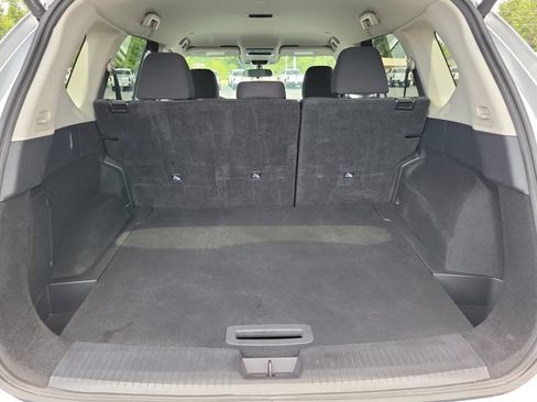 Used 2024 Nissan Rogue SV AWD/4WD image 9
