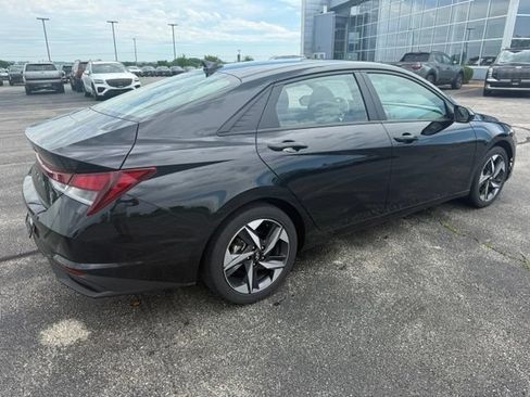 Used 2023 Hyundai Elantra SEL w/ Convenience Package FWD image 3