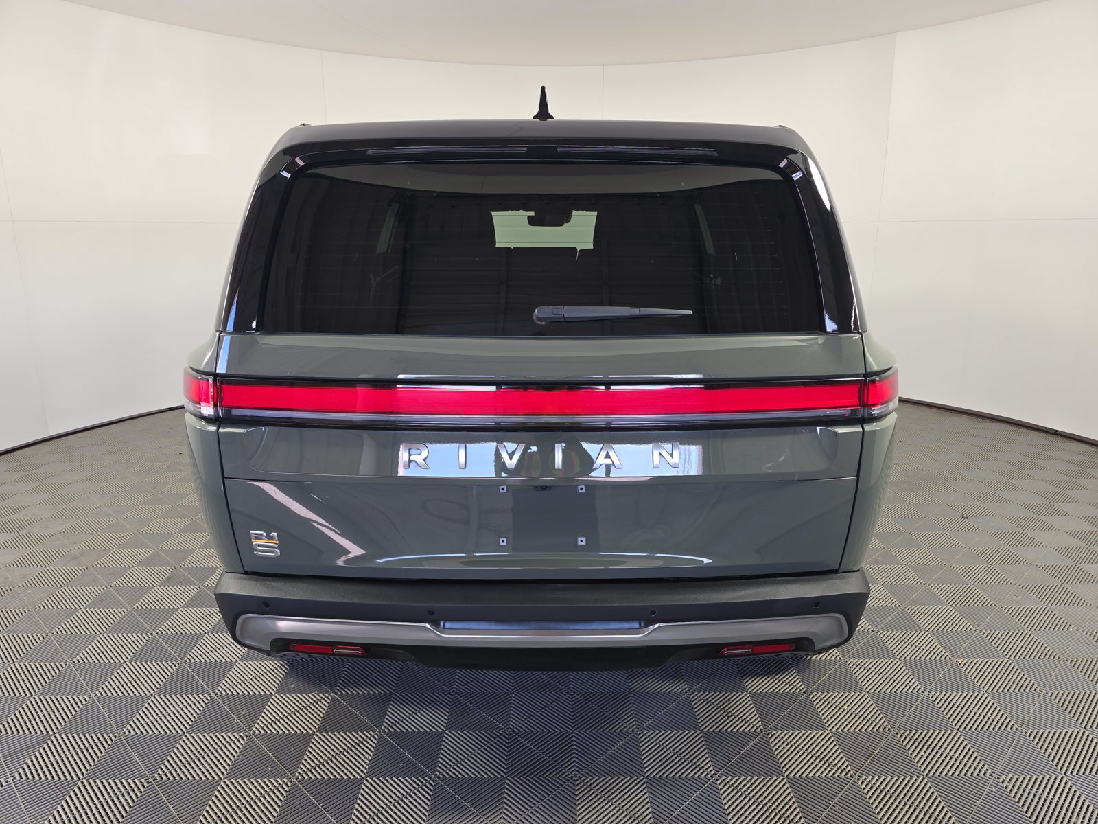 Used 2022 Rivian R1S Launch Edition Quad AWD/4WD image 4