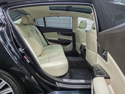 Used 2015 Kia K900 Premium w/ Interior Highline Package RWD image 21