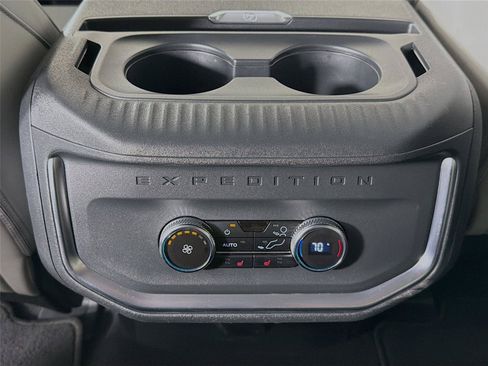 Used 2025 Ford Expedition Platinum AWD/4WD image 29