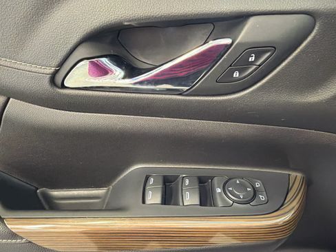 Used 2022 GMC Acadia SLE FWD image 19