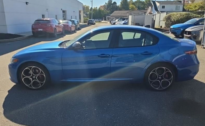 Used 2024 Alfa Romeo Giulia AWD image 6