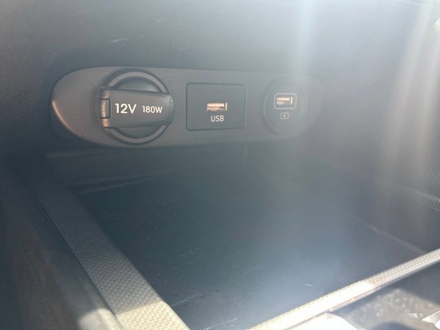 Used 2022 Hyundai Elantra Limited FWD image 24