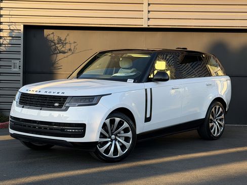 New 2025 Land Rover Range Rover Long Wheelbase SE image 1