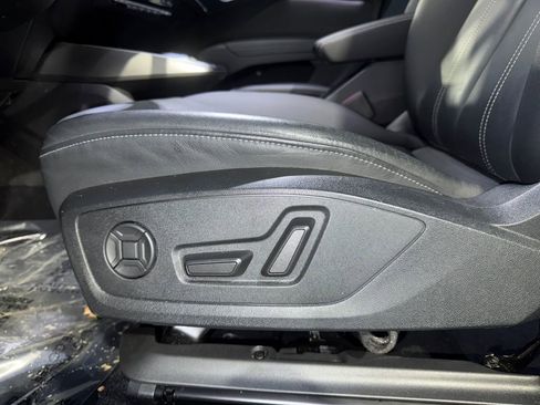 Used 2023 Audi Q4 e-tron Premium w/ Convenience Package image 10