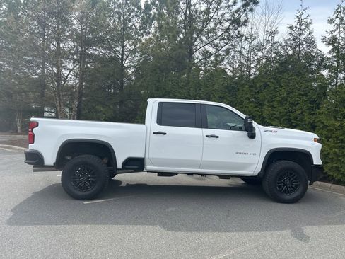 Used 2025 Chevrolet Silverado 2500 ZR2 w/ Technology Package image 29