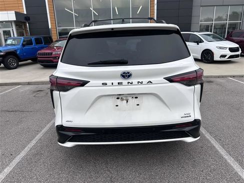 Used 2022 Toyota Sienna XSE w/ XSE Plus Package AWD/4WD image 3
