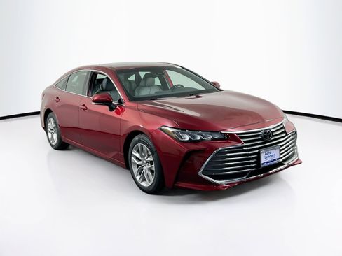 Used 2021 Toyota Avalon XLE w/ Moonroof Package image 3