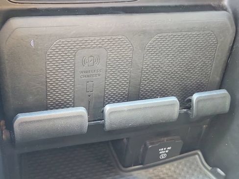 Used 2023 RAM 1500 Laramie AWD/4WD image 40