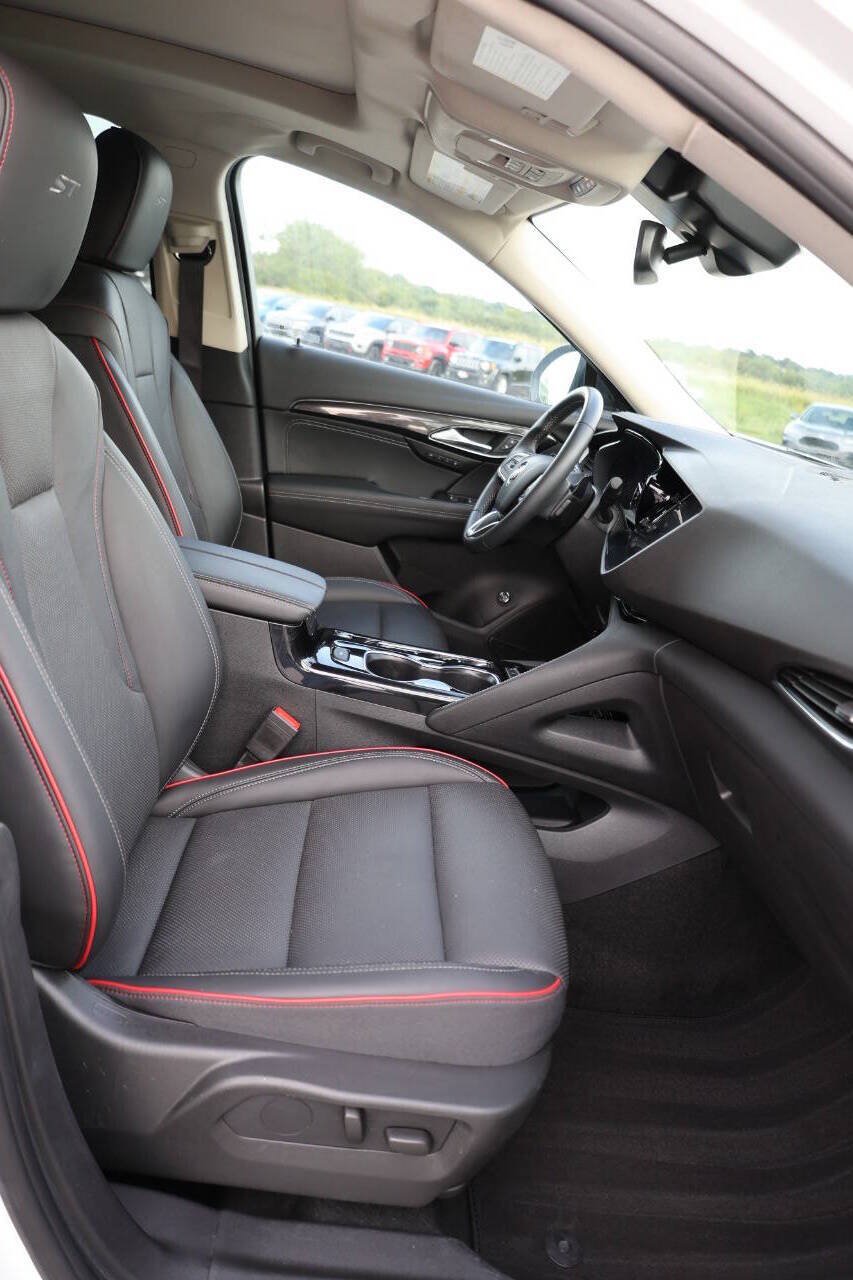 Used 2023 Buick Envision Essence w/ Sport Touring Package AWD/4WD image 15