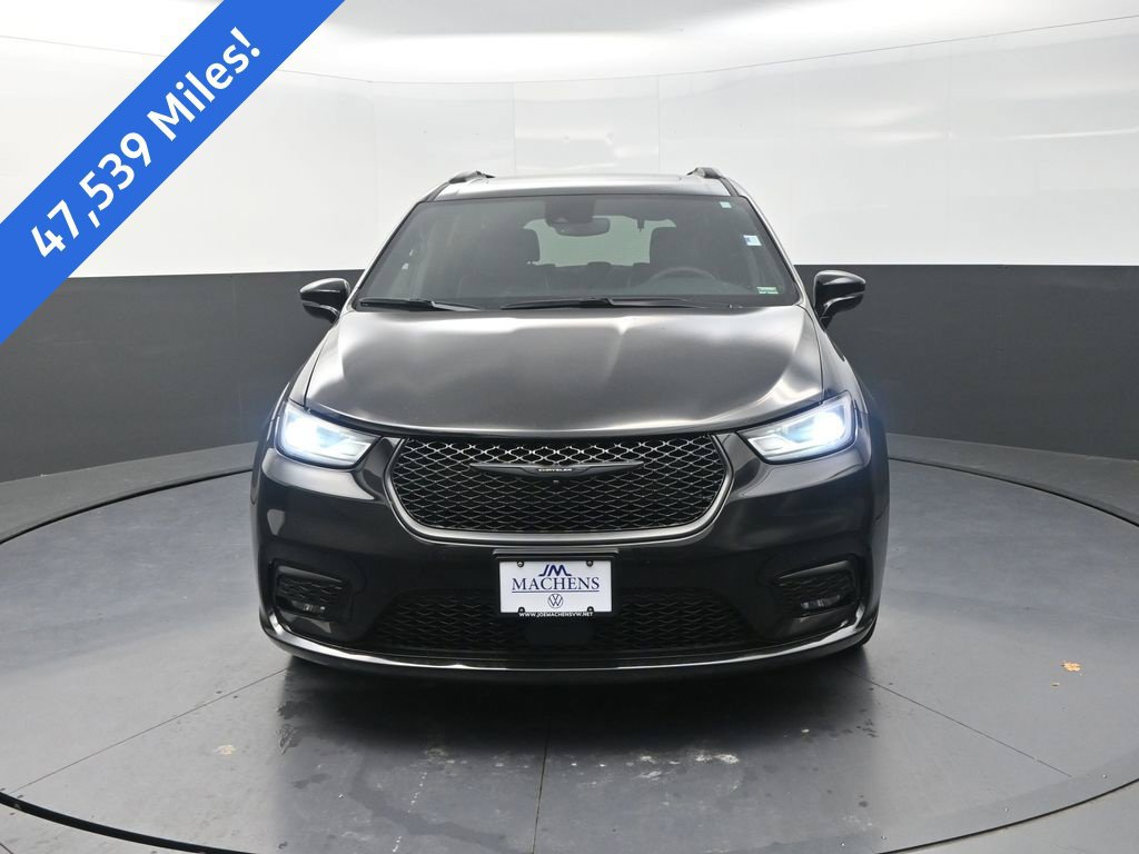 Used 2025 Chrysler Pacifica Limited FWD image 2
