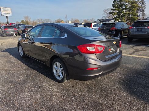 Used 2017 Chevrolet Cruze LT image 8