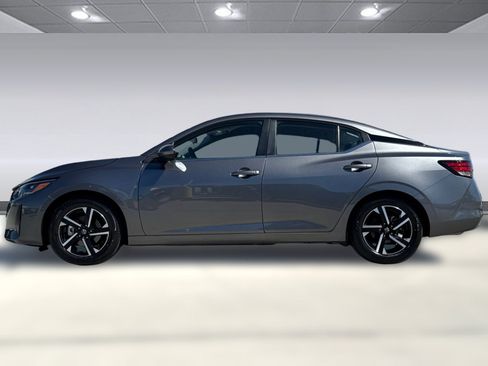 Used 2025 Nissan Sentra SV FWD image 2
