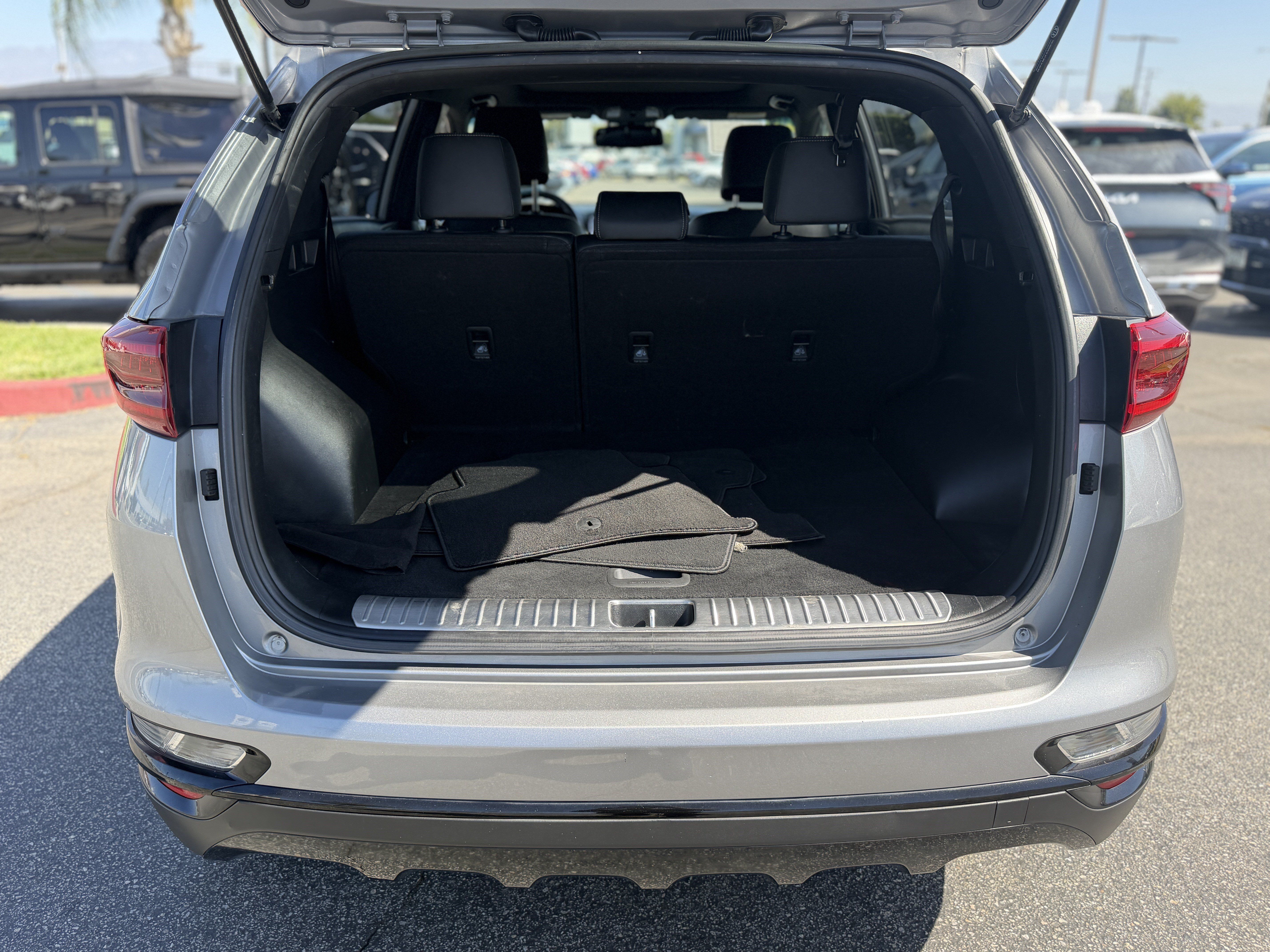 Used 2022 Kia Sportage Nightfall Edition w/ Nightfall Fwd Premium Package image 9