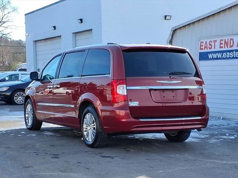 Used 2014 Chrysler Town & Country Touring-L image 3