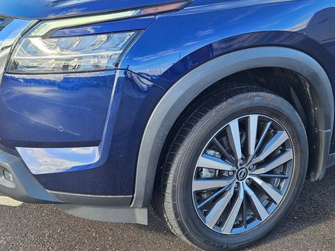 Used 2022 Nissan Pathfinder Platinum image 11