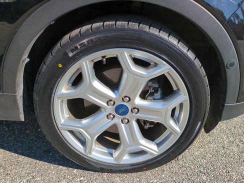 Used 2019 Ford Escape Titanium image 11