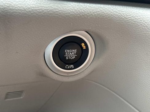 Used 2022 Chrysler Voyager LX FWD image 38