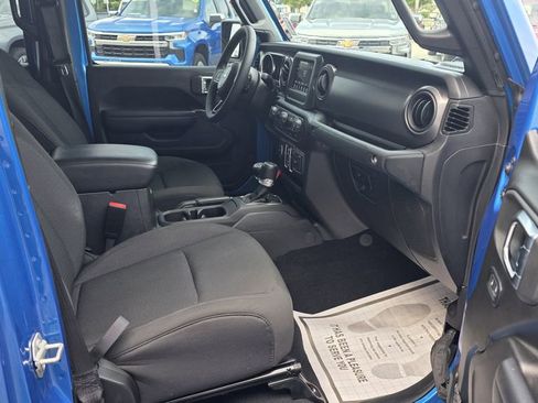 Used 2023 Jeep Gladiator Sport AWD/4WD image 6