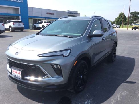 Used 2024 Buick Encore GX Sport Touring image 3