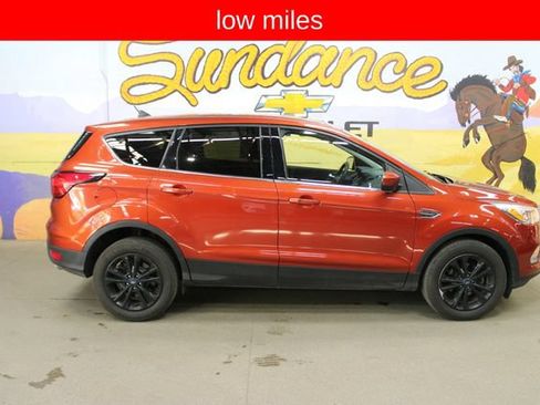 Used 2019 Ford Escape SE FWD image 1