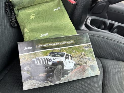 Used 2019 Jeep Wrangler Sport AWD/4WD image 32