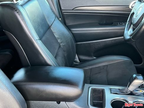 Used 2022 Jeep Grand Cherokee Laredo X RWD image 13