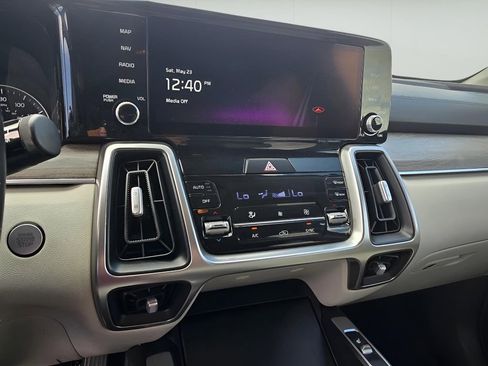 Used 2022 Kia Sorento EX FWD image 19